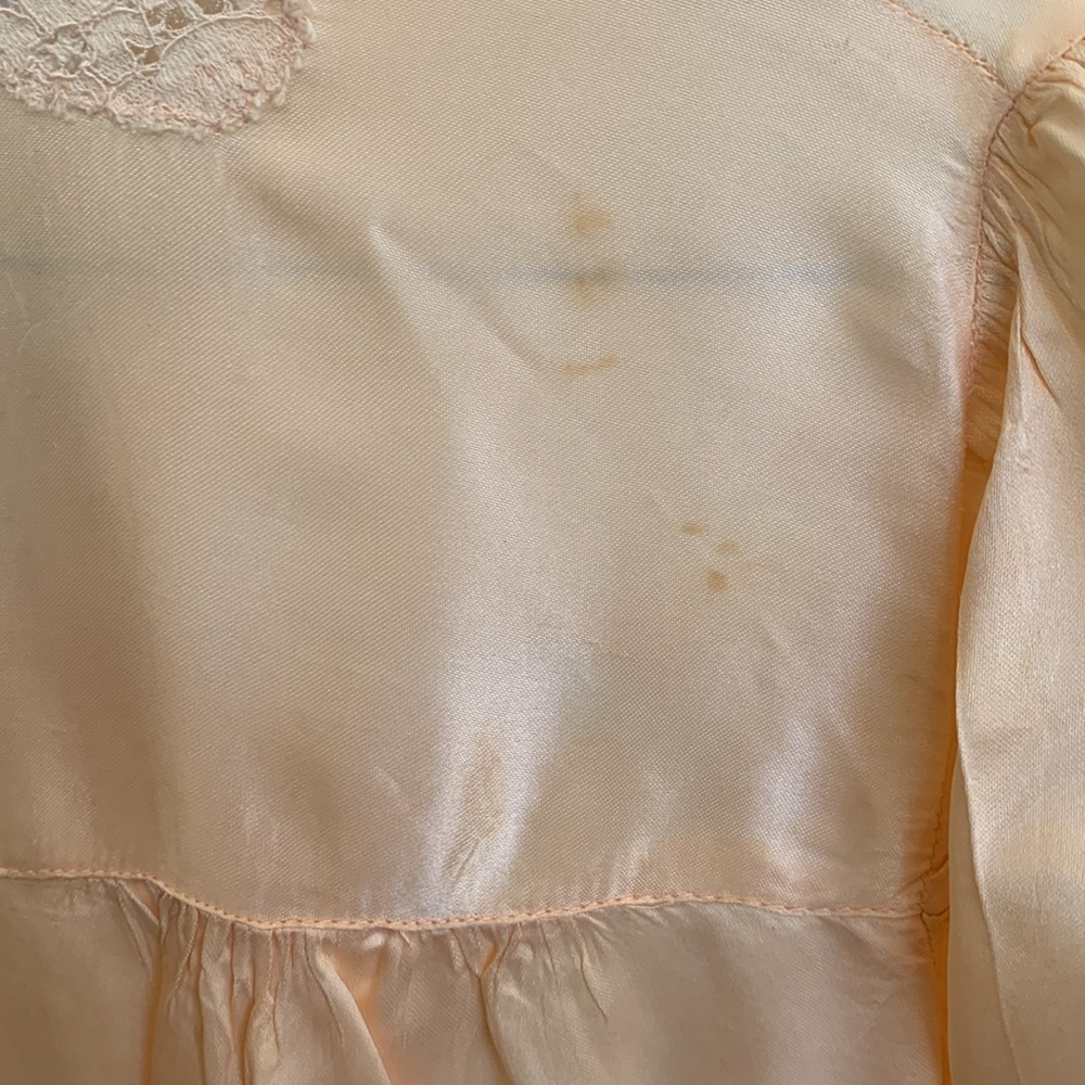 Vintage Sleep Jacket- Soft peachy pink with elegant lace trim- Lovely piece! - Picture 14 of 16